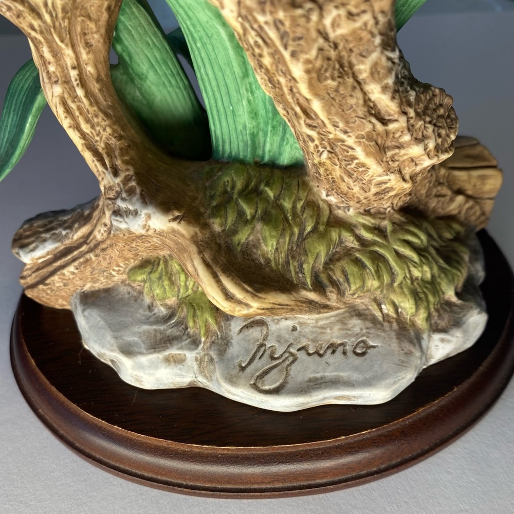 Home Interiors Irises in Bloom Masterpiece Figurine ‘Mary’s Floral Collection’ - Picture 6 of 11